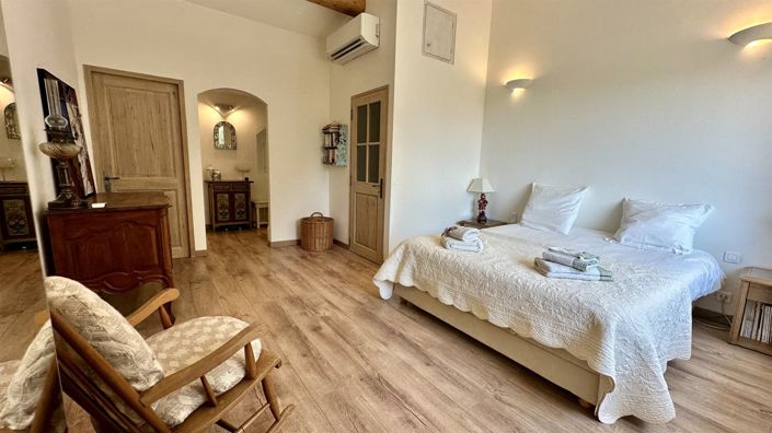 Image No.11-3 Bed House for sale