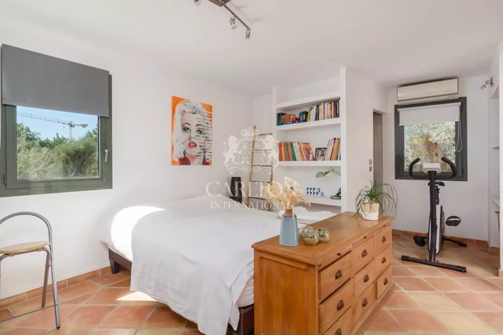 Image No.18-5 Bed House for sale