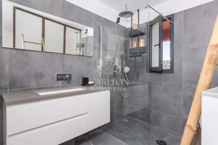 Image No.20-5 Bed House for sale