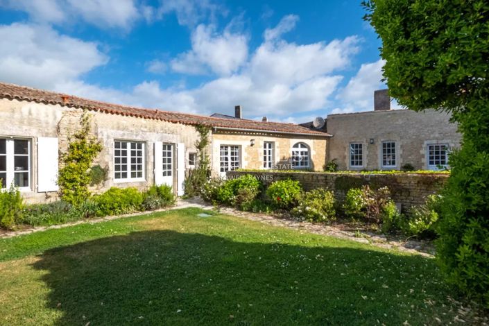Image No.2-8 Bed House for sale