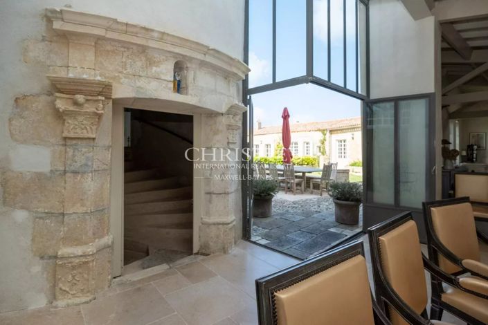 Image No.8-8 Bed House for sale