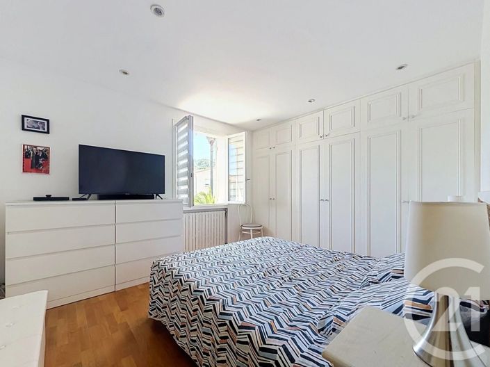 Image No.15-4 Bed House for sale