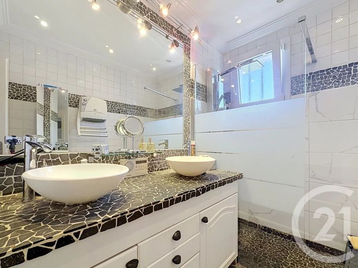 Image No.16-4 Bed House for sale