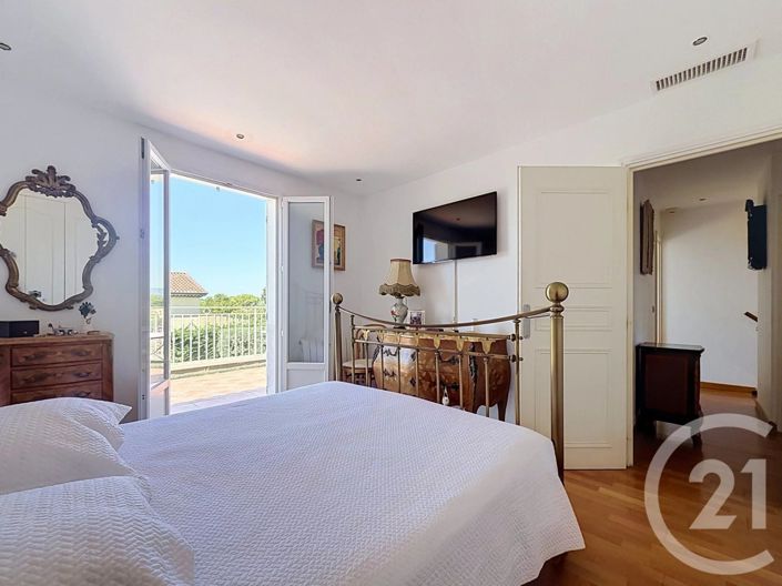 Image No.17-4 Bed House for sale