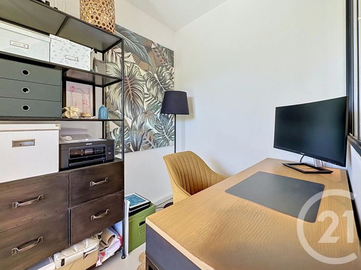 Image No.11-3 Bed Apartment for sale