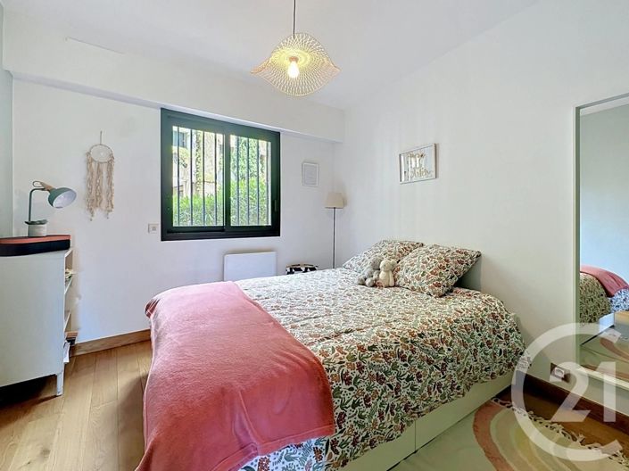 Image No.17-3 Bed Apartment for sale