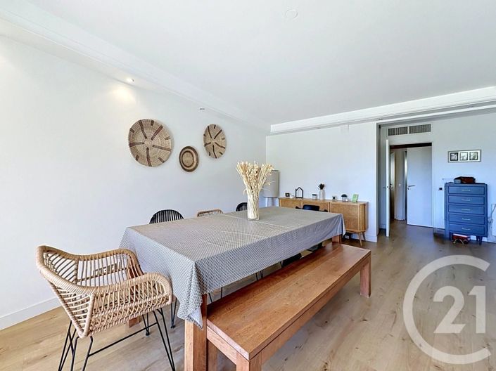 Image No.8-3 Bed Apartment for sale