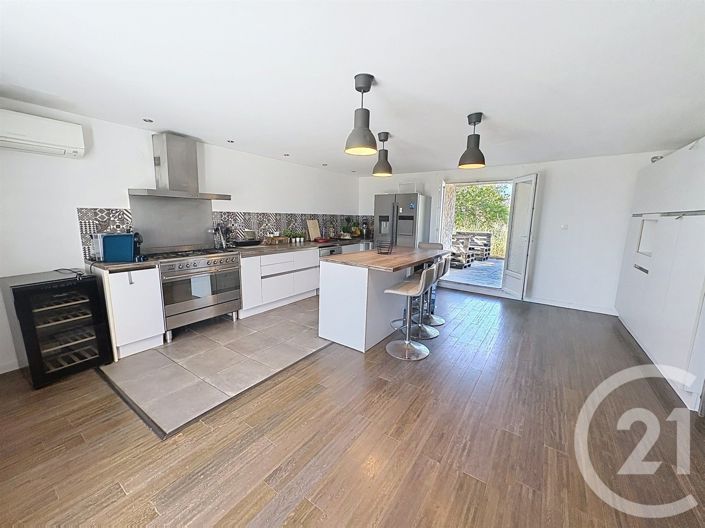 Image No.2-5 Bed House for sale