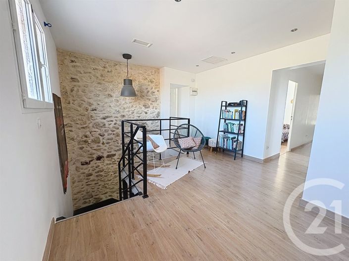 Image No.8-5 Bed House for sale