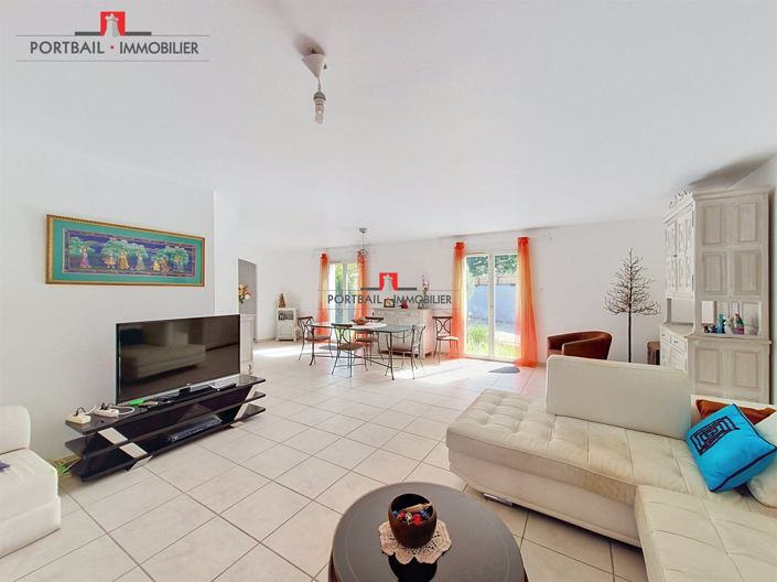 Image No.2-4 Bed House for sale