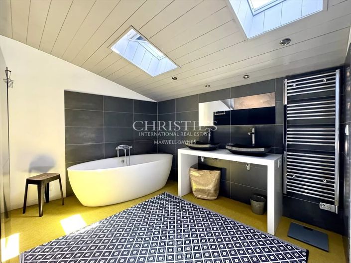 Image No.16-4 Bed House for sale