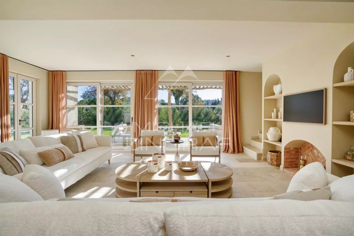 Image No.6-5 Bed House for sale