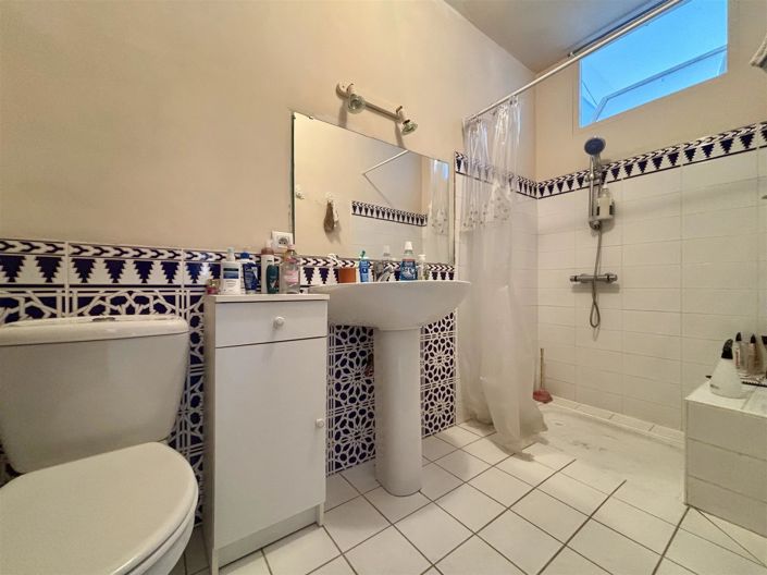 Image No.8-3 Bed House for sale