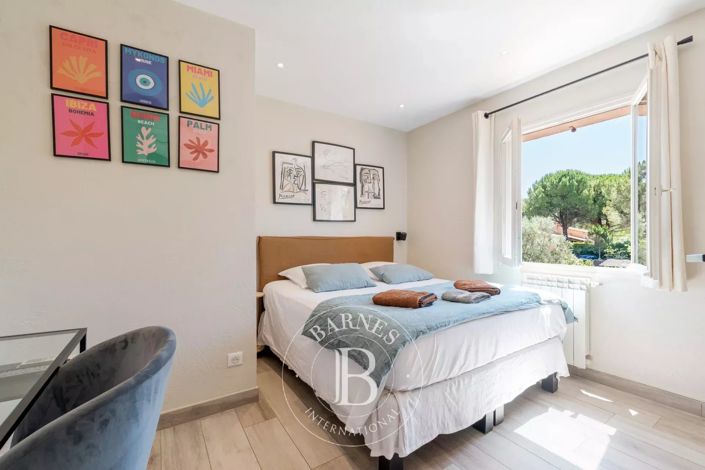 Image No.11-7 Bed House for sale