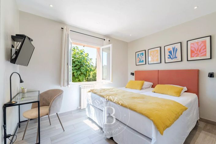 Image No.12-7 Bed House for sale