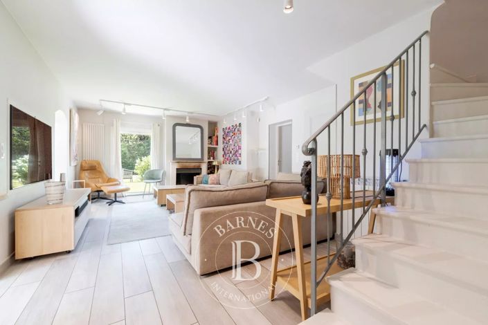 Image No.9-7 Bed House for sale