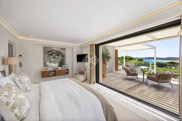 Image No.8-7 Bed House for sale