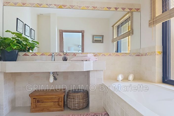 Image No.10-4 Bed House for sale