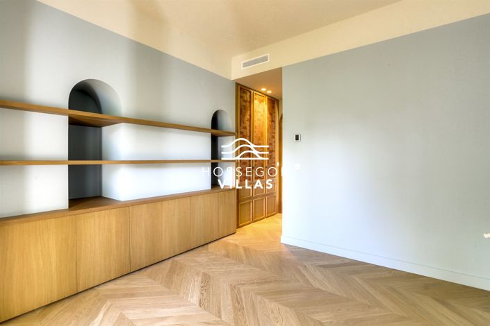 Image No.13-6 Bed House for sale
