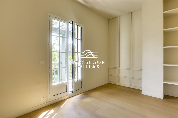 Image No.16-6 Bed House for sale