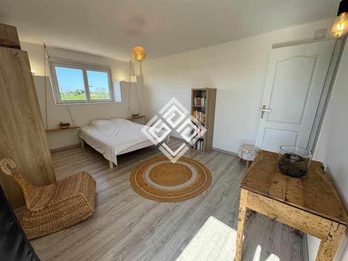 Image No.8-5 Bed House for sale