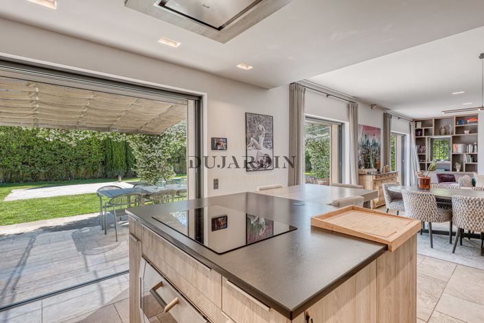 Image No.17-6 Bed House for sale