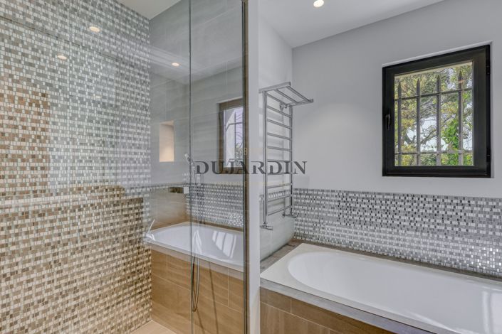Image No.24-6 Bed House for sale