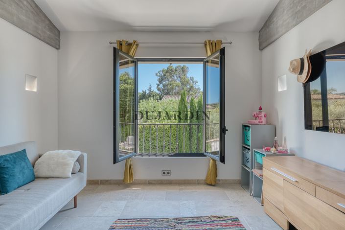 Image No.26-6 Bed House for sale