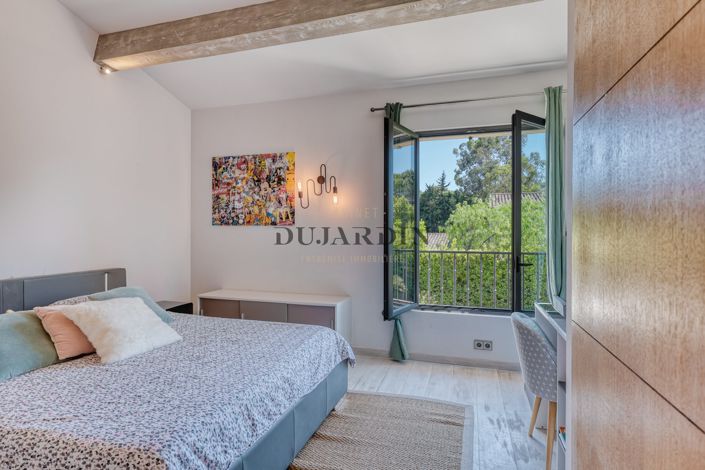 Image No.30-6 Bed House for sale