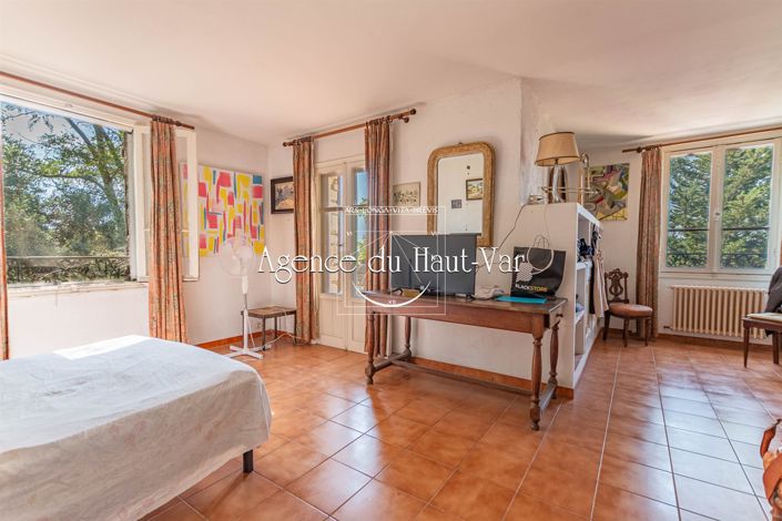 Image No.24-7 Bed House for sale