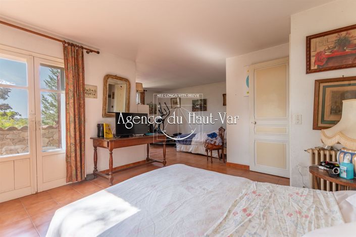 Image No.26-7 Bed House for sale