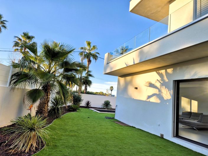 Image No.26-4 Bed House for sale