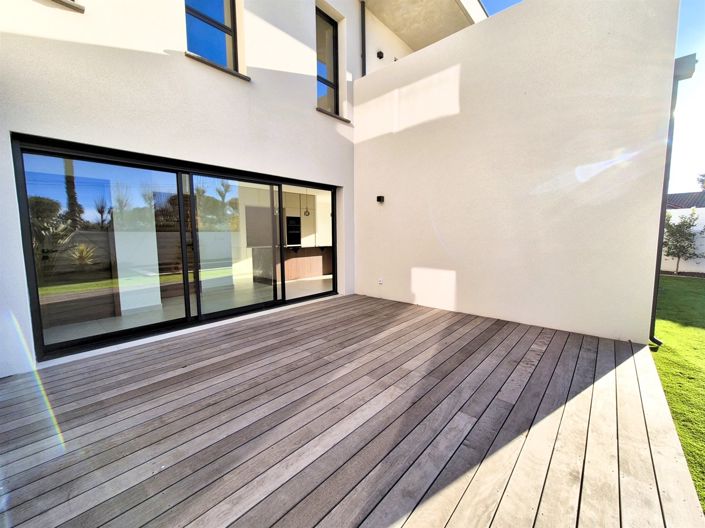 Image No.28-4 Bed House for sale