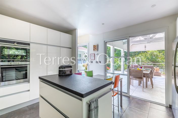 Image No.11-5 Bed House for sale