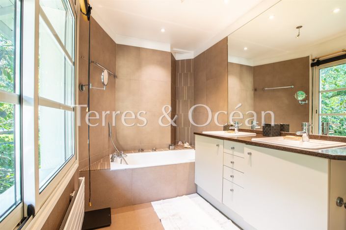 Image No.13-5 Bed House for sale
