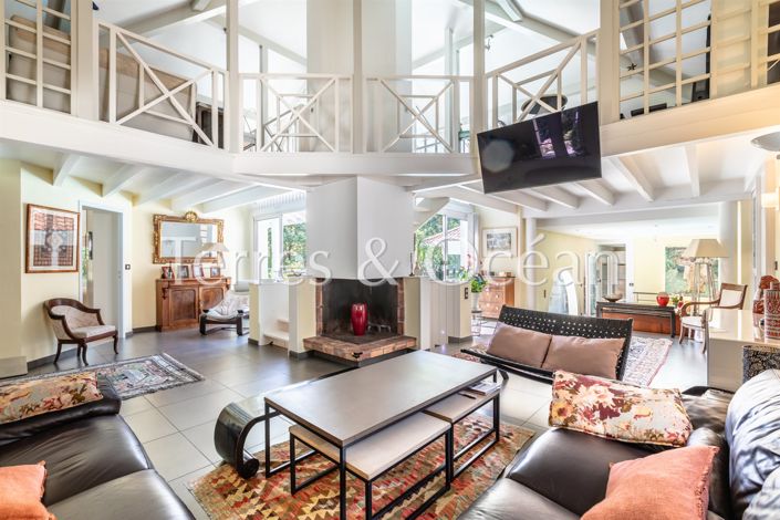 Image No.2-5 Bed House for sale
