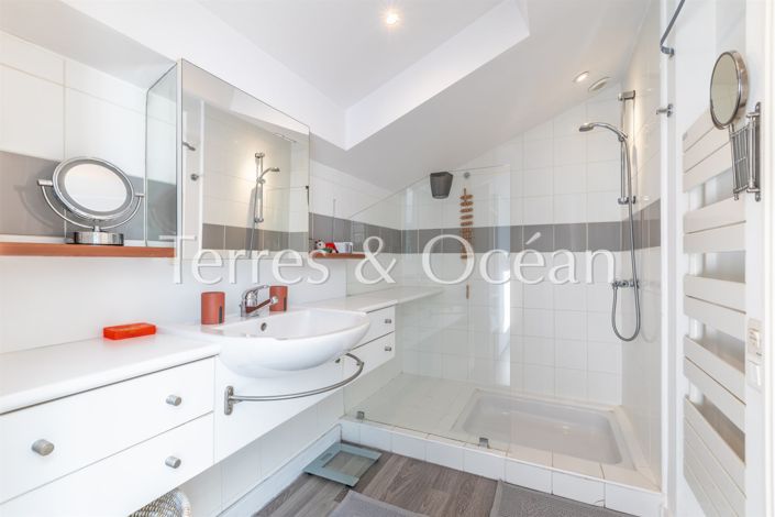 Image No.20-5 Bed House for sale