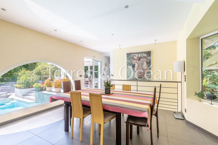 Image No.7-5 Bed House for sale