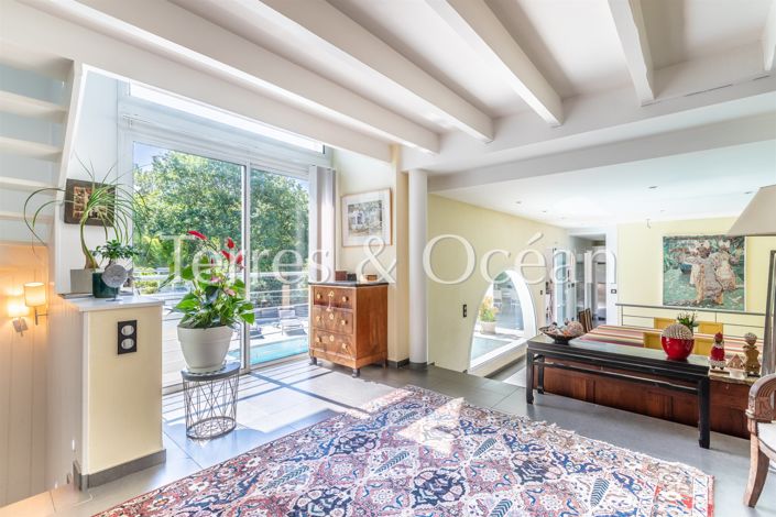 Image No.9-5 Bed House for sale