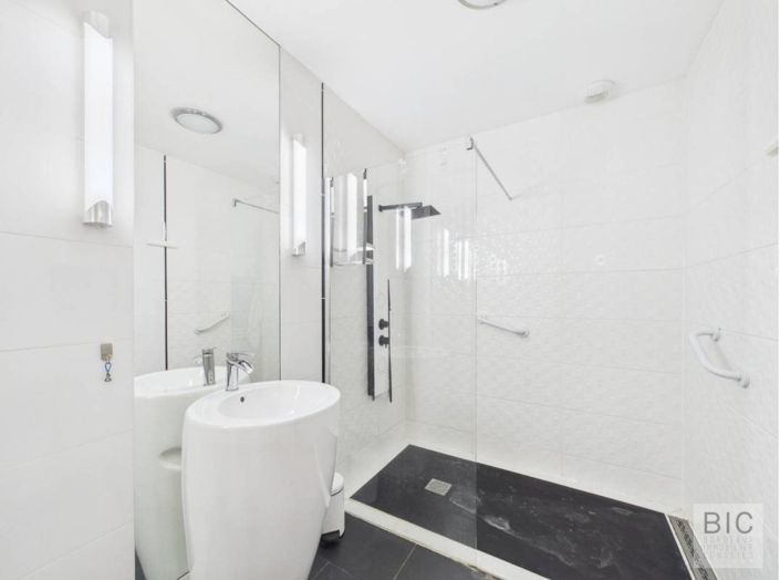Image No.10-5 Bed House for sale