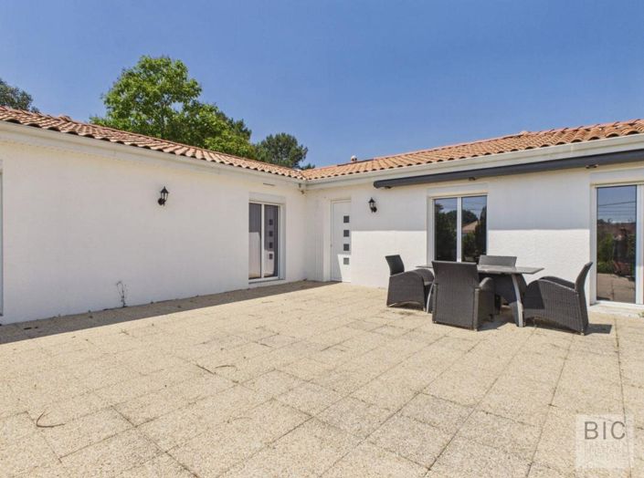 Image No.17-5 Bed House for sale