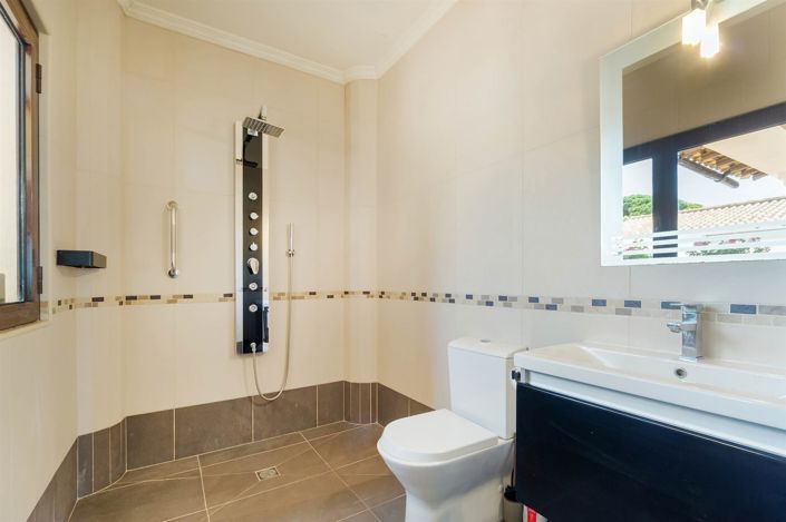 Image No.17-5 Bed House for sale