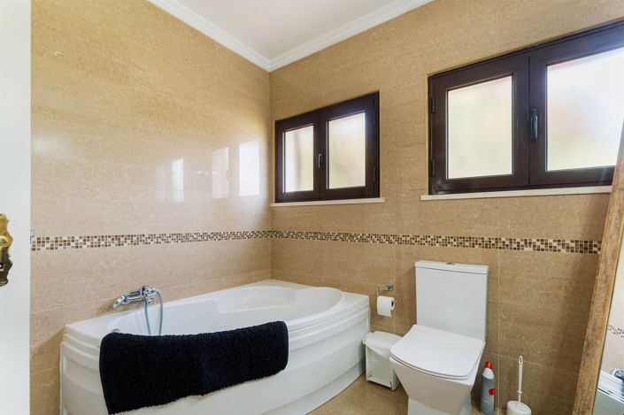 Image No.29-5 Bed House for sale