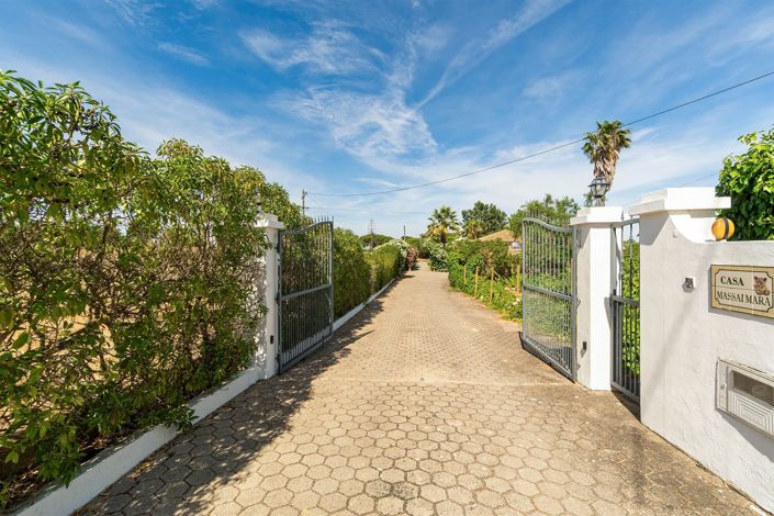 Image No.4-5 Bed House for sale