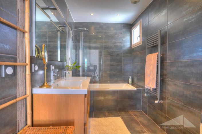 Image No.8-4 Bed House for sale