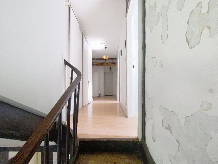 Image No.8-7 Bed House for sale