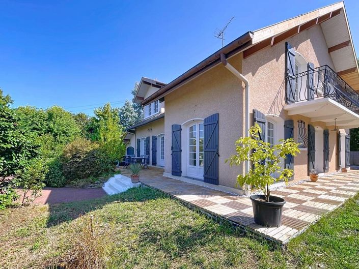 Image No.24-7 Bed House for sale