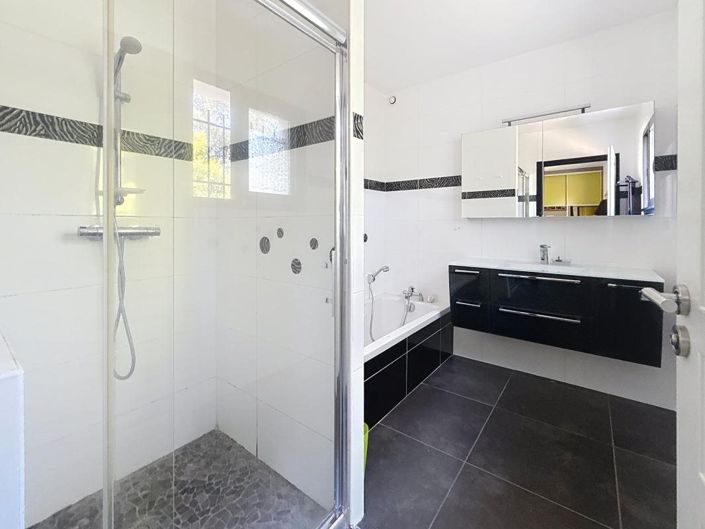 Image No.10-4 Bed House for sale