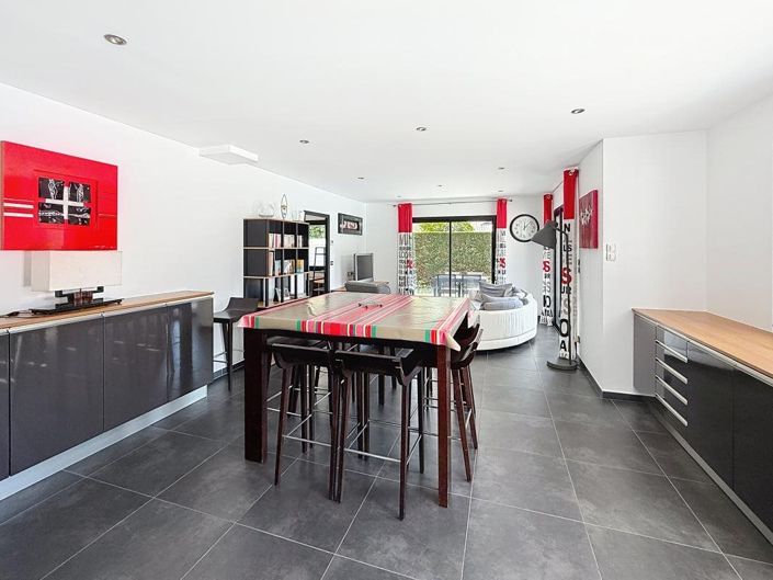 Image No.3-4 Bed House for sale