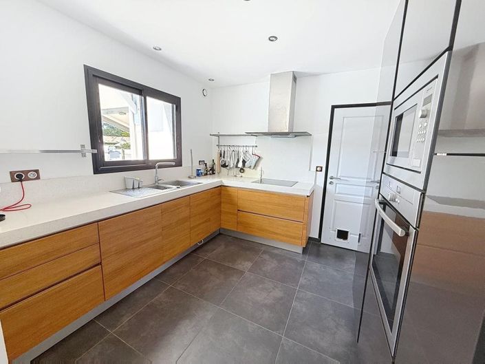 Image No.4-4 Bed House for sale